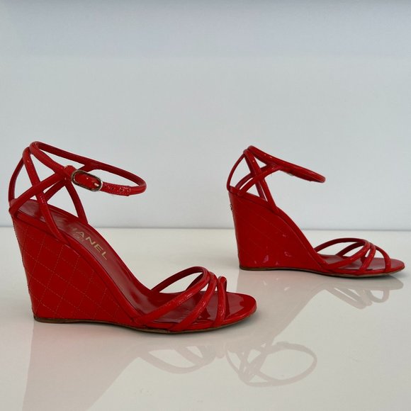 CHANEL ORANGE PATENT LEATHER WEDGE SANDALS SIZE IT 38 / US 8 - Picture 11 of 16